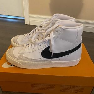 NEW Nike blazers mid ‘77
